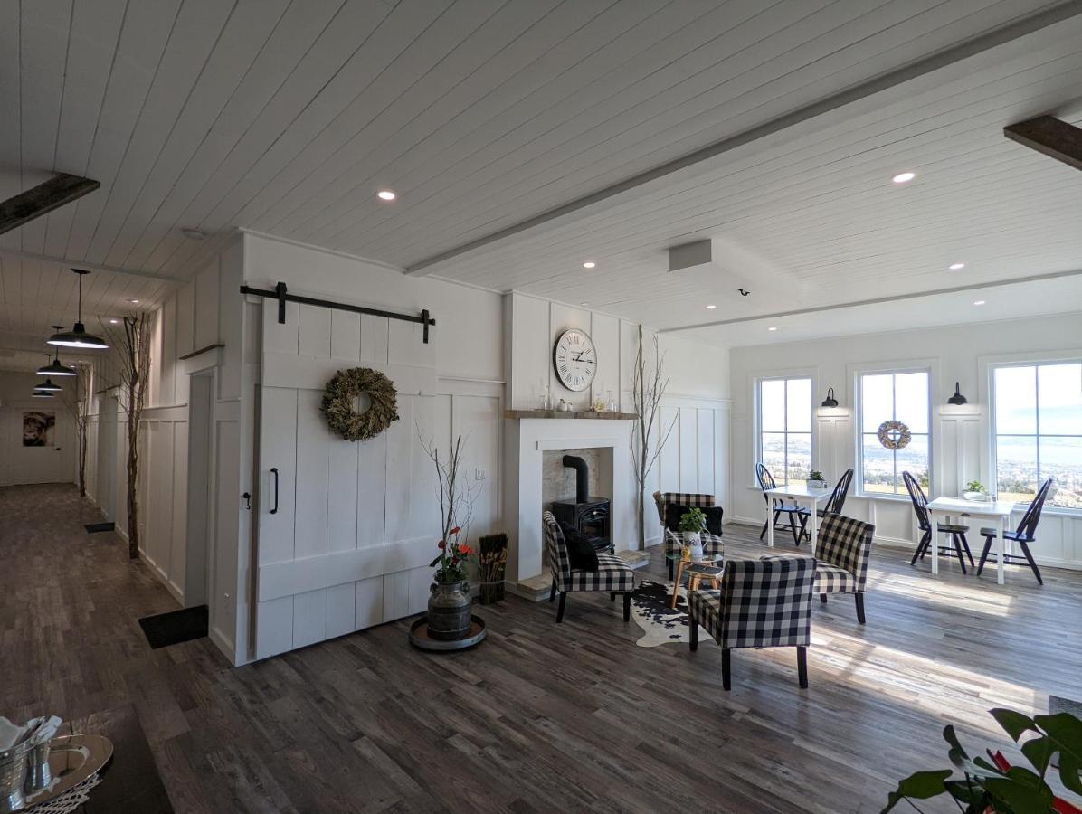 Autumn Lane B&B, Farmhouse Elegance & Stunning Lakeviews West Kelowna Eksteriør bilde