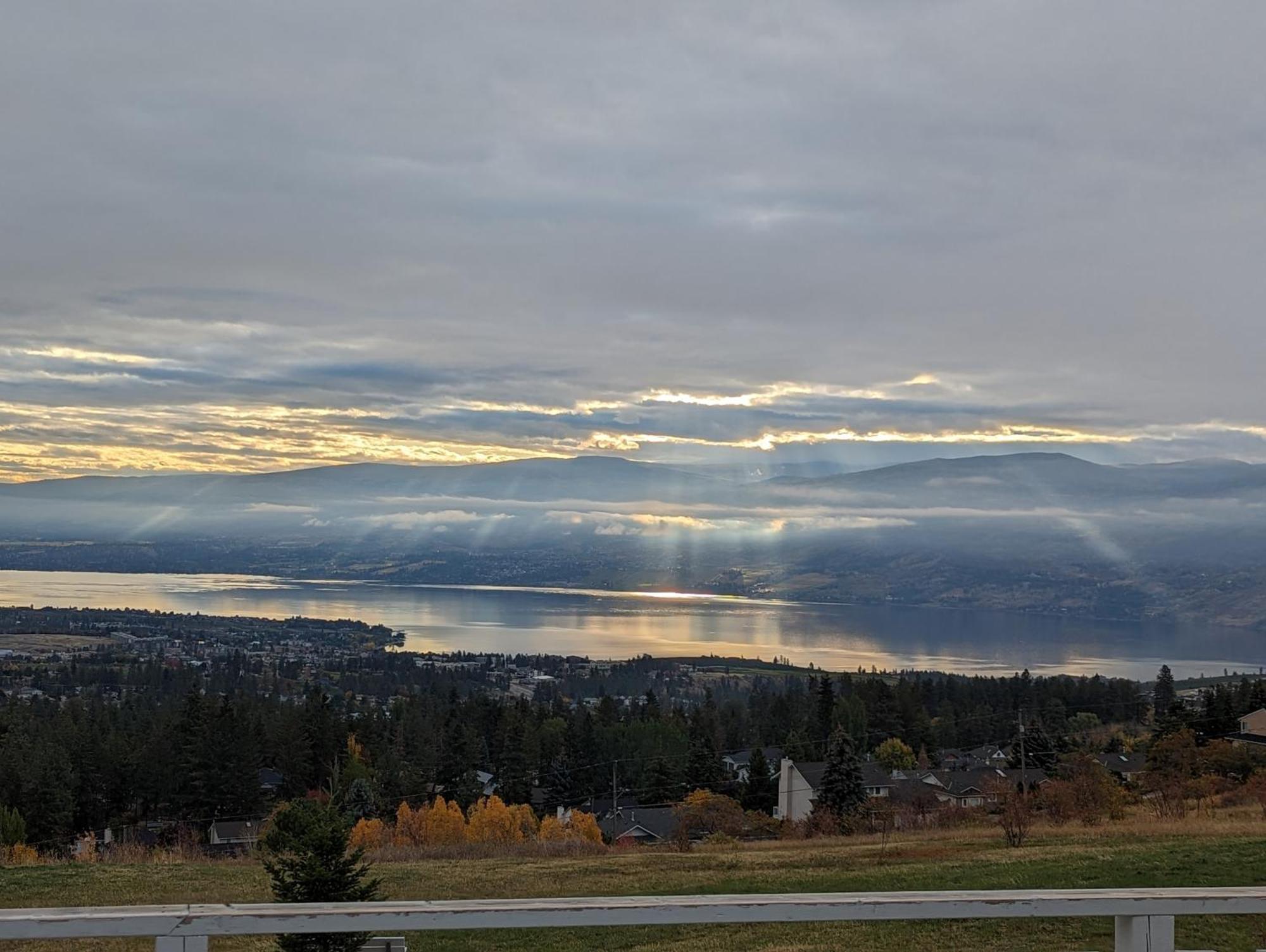 Autumn Lane B&B, Farmhouse Elegance & Stunning Lakeviews West Kelowna Eksteriør bilde