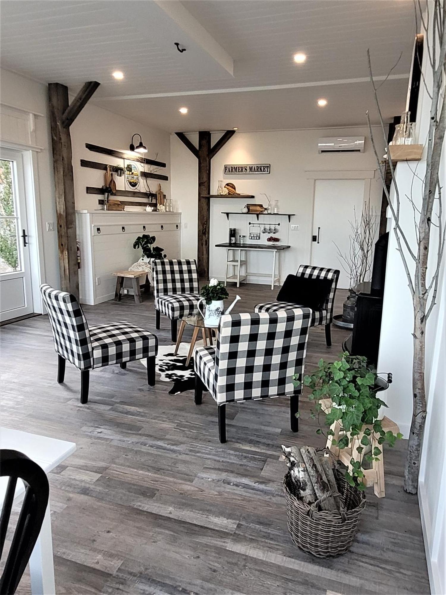 Autumn Lane B&B, Farmhouse Elegance & Stunning Lakeviews West Kelowna Eksteriør bilde