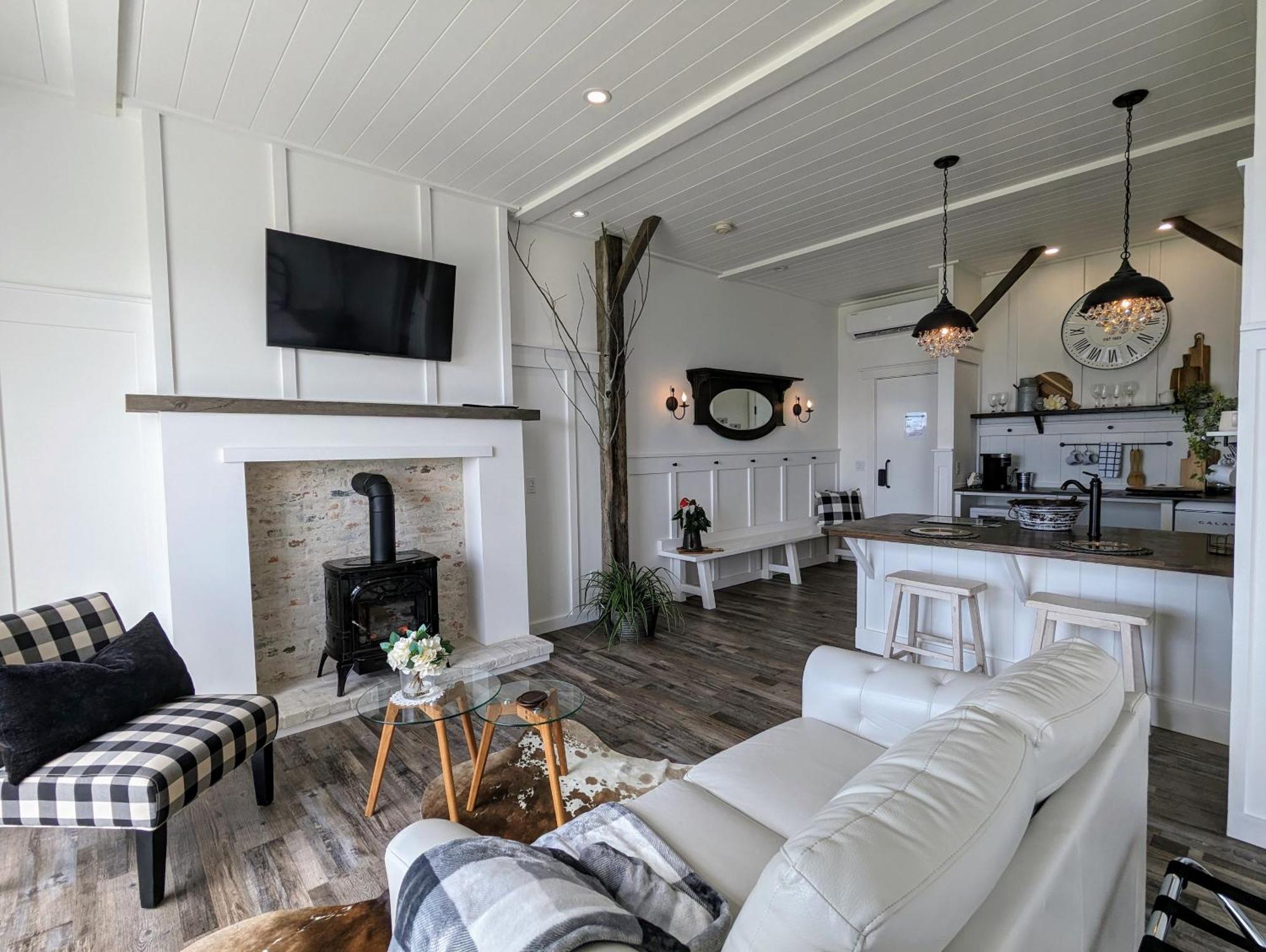 Autumn Lane B&B, Farmhouse Elegance & Stunning Lakeviews West Kelowna Eksteriør bilde