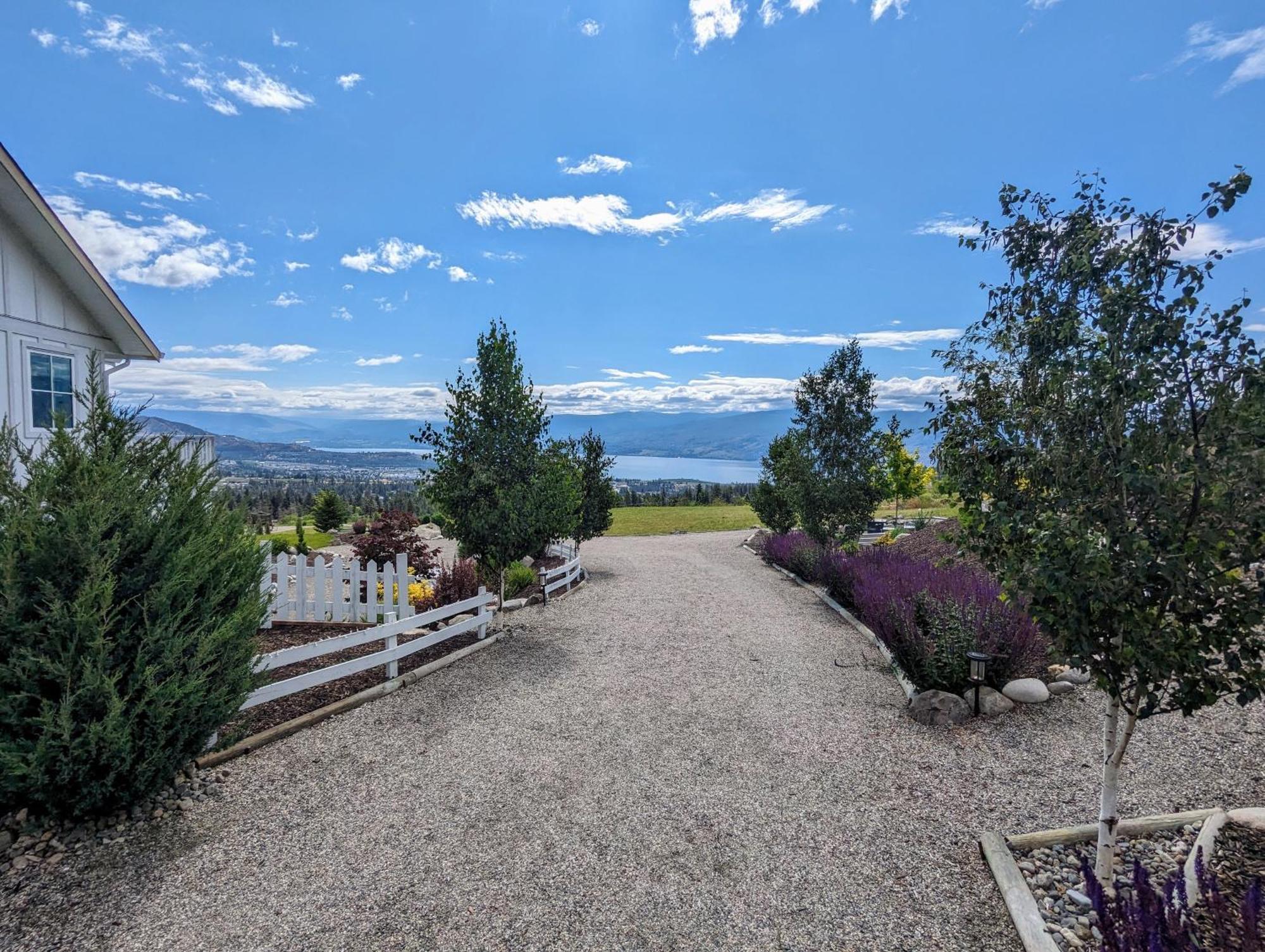Autumn Lane B&B, Farmhouse Elegance & Stunning Lakeviews West Kelowna Eksteriør bilde