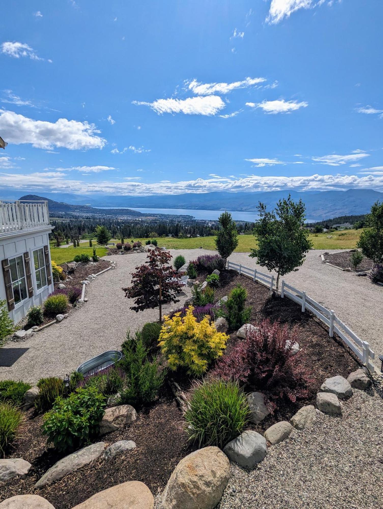 Autumn Lane B&B, Farmhouse Elegance & Stunning Lakeviews West Kelowna Eksteriør bilde