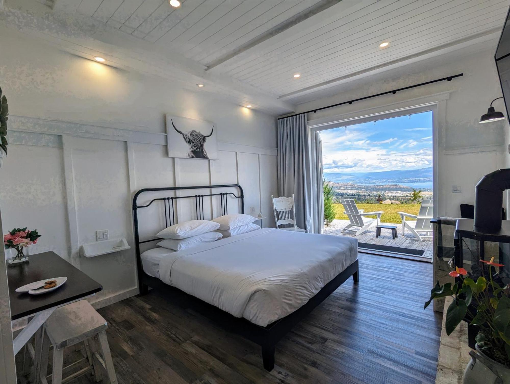 Autumn Lane B&B, Farmhouse Elegance & Stunning Lakeviews West Kelowna Eksteriør bilde