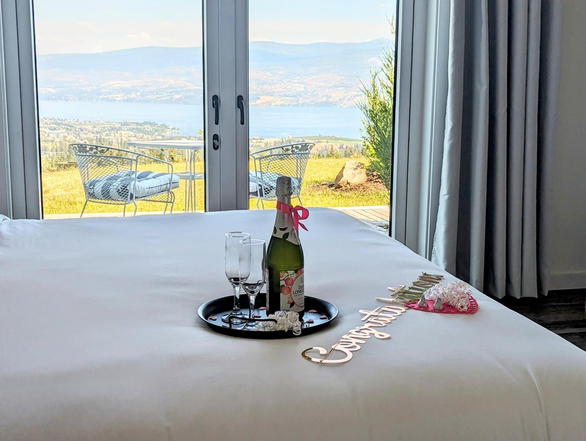 Autumn Lane B&B, Farmhouse Elegance & Stunning Lakeviews West Kelowna Eksteriør bilde